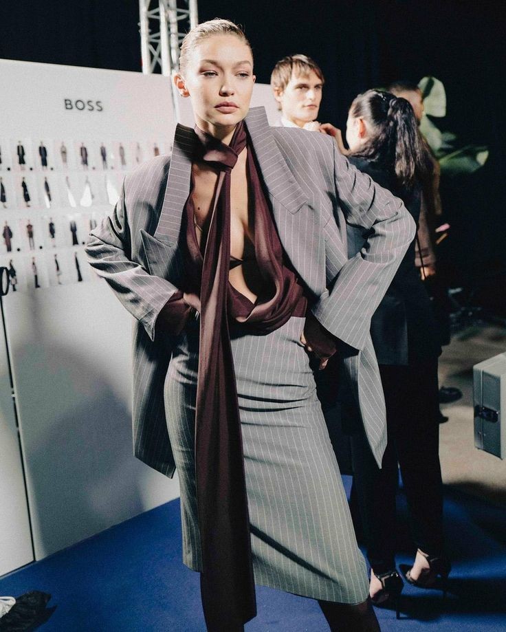 𝗙𝗮𝘀𝗵𝗶𝗼𝗻 𝗪𝗲𝗲𝗸 ᴿᴾ • 𝟮𝟬𝟮𝟰!
𝗡͟𝗲͟𝘄͟ 𝗬͟𝗼͟𝗿͟𝗸 • London • Milán • París 

﹝  📸  ﹞ —— 𝗥𝗲𝗮𝗱 𝗠𝗼𝗿𝗲: 𝗡𝗲𝗳𝗲𝗿𝘁𝗮𝗿𝘆 𝗔𝗸𝘀𝗼𝘆 (<a href="/NefertaryDyath/">Nefy 🏹</a>) backstage waiting for her turn at the <a href="/iHugoBossRP/">Hugo Boss ᴿᴾ</a> show for #NewYorkFWRP. © #FashionWeekRP
