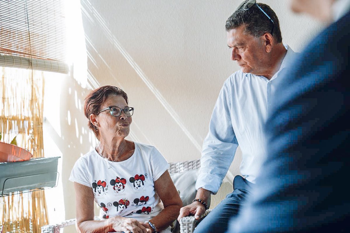 Avec le soutien de l’Europe, le Département relève avec brio le défi du grand âge à La Réunion. De belles rencontres aux Avirons, aux côtés du Président Cyrille Melchior et du Maire Éric Ferrère ! Merci aux habitants de la résidence Hibon pour votre accueil ☺️🙏