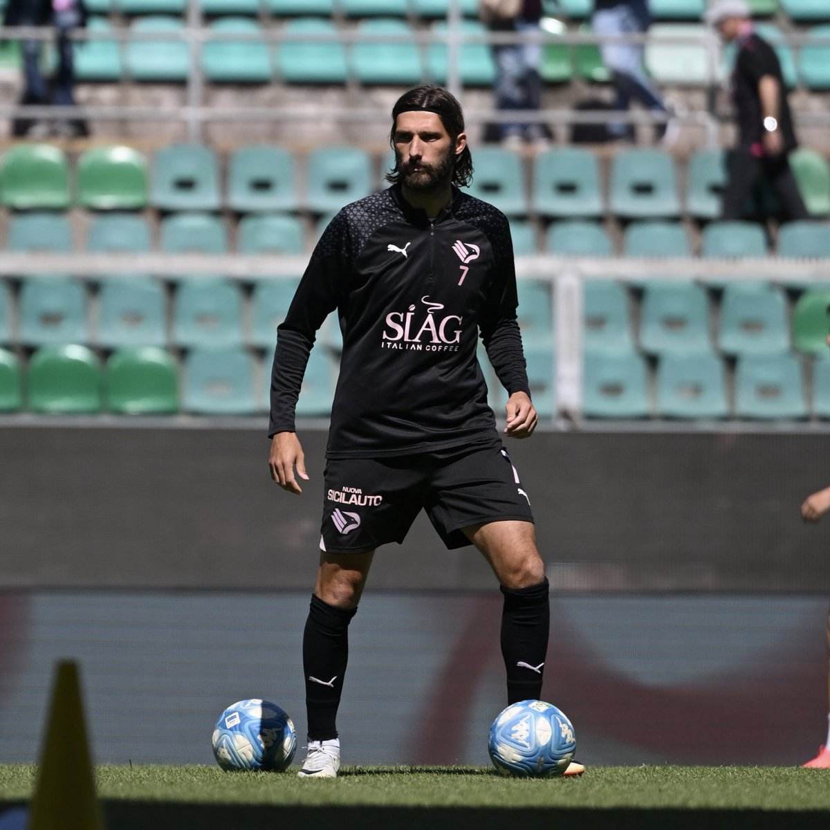 Palermofficial's tweet photo. WARM UP ๐ฅ
Andiamo ragazzi!
#PalReg | #siamoaquile ๐ฆ
https://t.co/joewcLlPMD