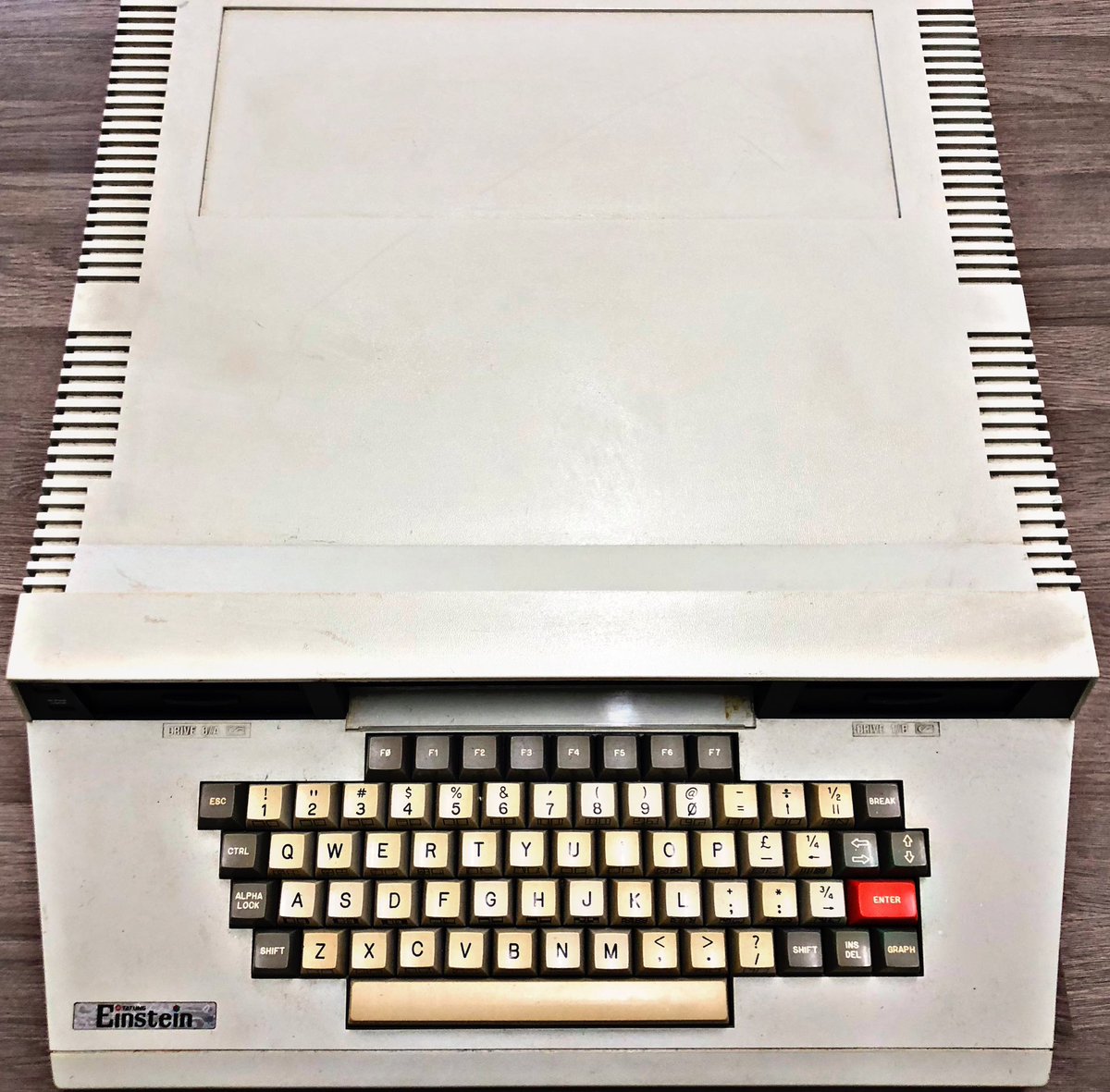 You’ve got a #Tatung #Einstein. Do you save it or swap it? If saving, then why? If swapping, then for what? #RetroSaveOrSwap #RetroComputing #ComputerHistory #RetroGaming #VideoGames