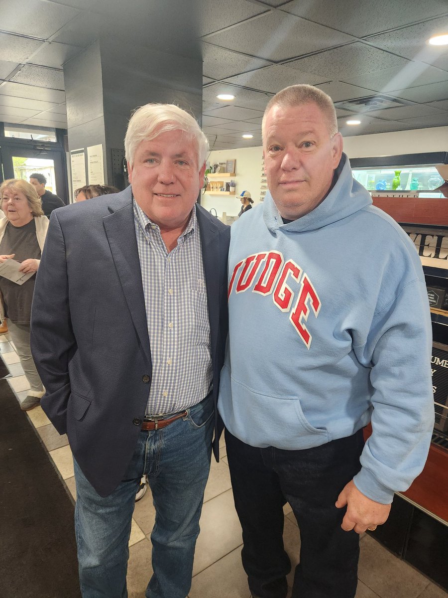 Check out the new Bread Crumbs Bakery on Torresdale Ave. Maybe you'll bump into these two guys. @DriscollForPHL @PHLCouncil