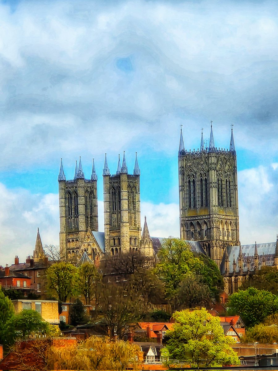 #SteepleSaturday @LincsCathedral overlooking #Lincoln 🇬🇧