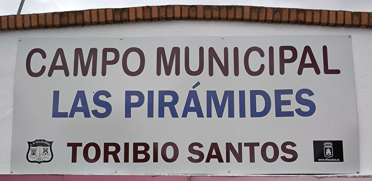 PMiticos's tweet photo. #BuenasTades la #PeñaMiticos ya está en Las Pirámides para ver el partido 
@cd_villacanas/@cspuertollanocf
y entregar placas reconiciendo a D.Toribio Santos como #MITCO presidente del #Villacañas
@PacoLopezpress @chicastrin @carlosabengozar  @WMontarroso @julio2garcia #CLMenjuego https://t.co/0AV5YKhvWX