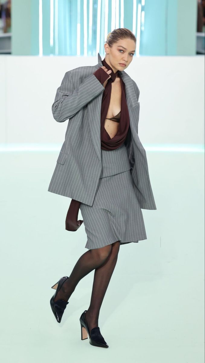 𝗙𝗮𝘀𝗵𝗶𝗼𝗻 𝗪𝗲𝗲𝗸 ᴿᴾ • 𝟮𝟬𝟮𝟰!
𝗡͟𝗲͟𝘄͟ 𝗬͟𝗼͟𝗿͟𝗸 • London • Milán • París

﹝  📸  ﹞ —— 𝗥𝗲𝗮𝗱 𝗠𝗼𝗿𝗲: 𝗡𝗲𝗳𝗲𝗿𝘁𝗮𝗿𝘆 𝗔𝗸𝘀𝗼𝘆 (<a href="/NefertaryDyath/">Nefy 🏹</a>) walking the runway at #NewYorkFWRP for <a href="/iHugoBossRP/">Hugo Boss ᴿᴾ</a>. © #FashionWeekRP