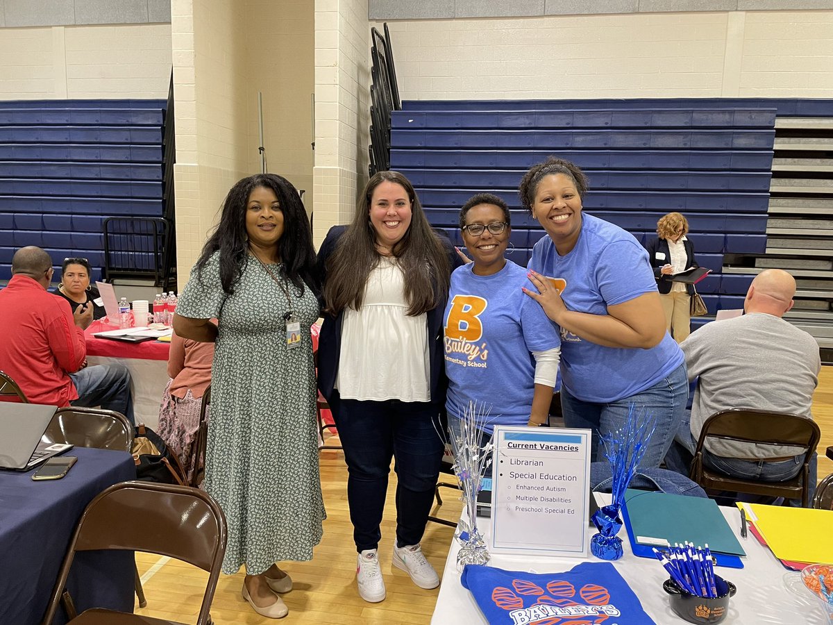 BaileysES_FCPS's tweet photo. Be sure to stop by the Bailey’s Primary & Bailey’s Upper table today at the job fair! 💙🐯🧡 https://t.co/fv8Qgax5Dl