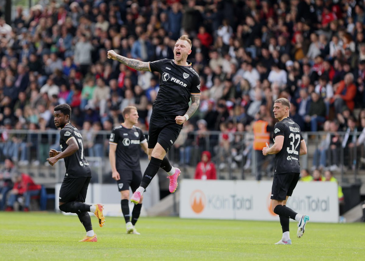 Preussen06's tweet photo. Schluss. Aus. Purer Wahnsinn!!! ⚫️⚪️💚 #scp06 
___
#VIKSCP 3:5 https://t.co/x79ZfGx0wb