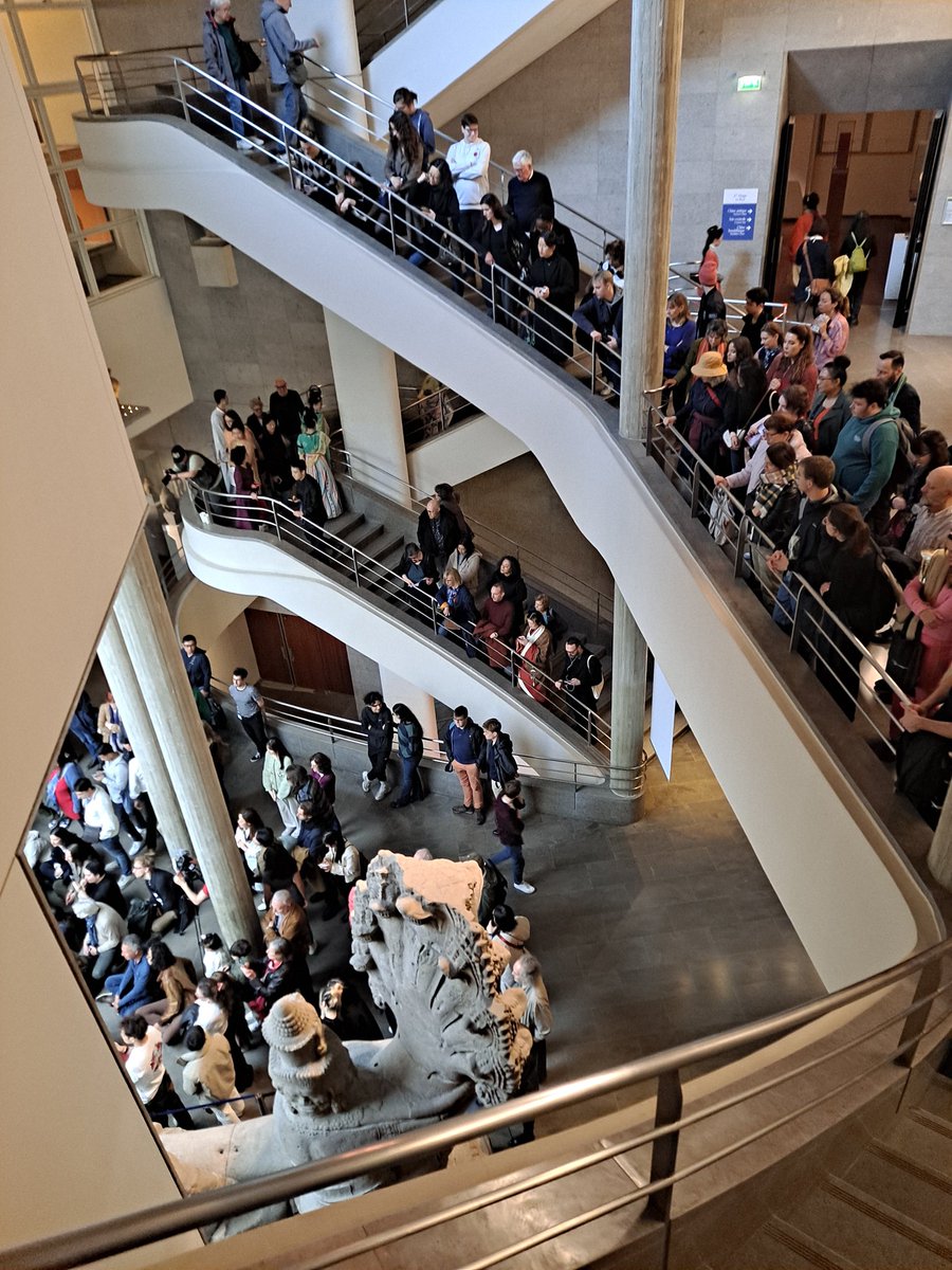 🧧 Beaucoup de monde aujourd'hui dans le magnifique escalier du musée Guimet pour assister au week-end d'ouverture de notre année consacrée à la Chine! #guimetchine2024