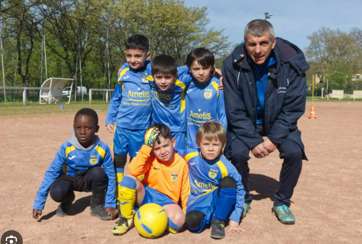 Pendant ce temps là, #ChambrayFC s'apprête à débuter son match, bien décidée à na pas fausser le championnat... #TOURSFCM #ToursFC