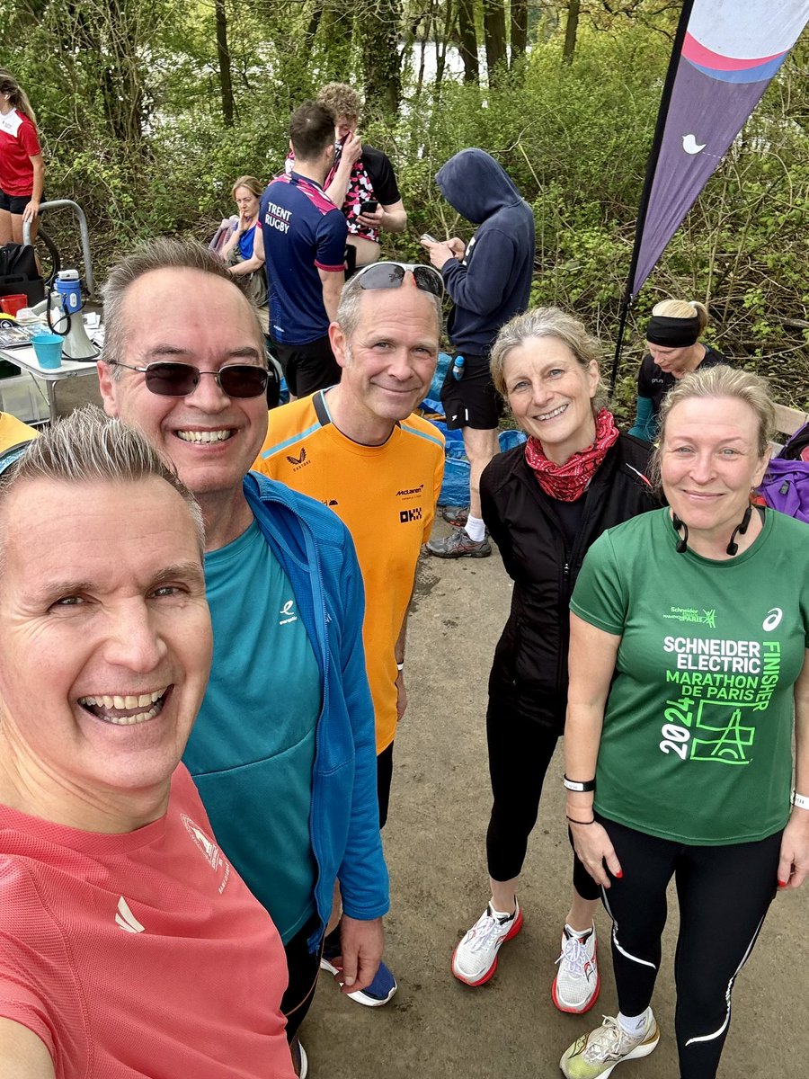 Normal service has resumed at @colwickparkrun 🙌🏻 🏁 It didn’t look that busy at the start however 476 parkrunners turned up to our lovely sunny park supported by our wonderful volunteers 🧡👏🏻 🏃🏻‍♂️+🦺+☀️+💬+🫖 = 😁 #parkrunuk #parkrunday #parkrunfun