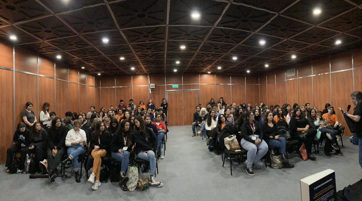 🙌🏻¡A sala llena! ¡Muchísimas gracias a todos lo semidioses y tributos que vinieron ayer a la charla en la #FILBuenosAires! Esperamos que la hayan disfrutado, estuvo muy lindo🥳
