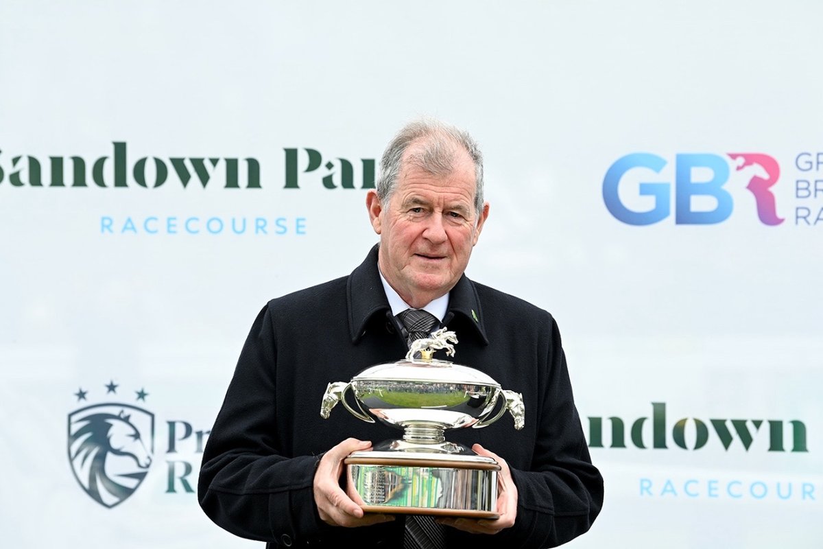 Congratulations to JP McManus who collects his 17th Champion Owner award at the end of season celebration at @sandownparkracecourse today. I Am Maximus in the Grand National and fiver winners at the Cheltenham Festival contributed to the total. 📸 Bill Selwyn