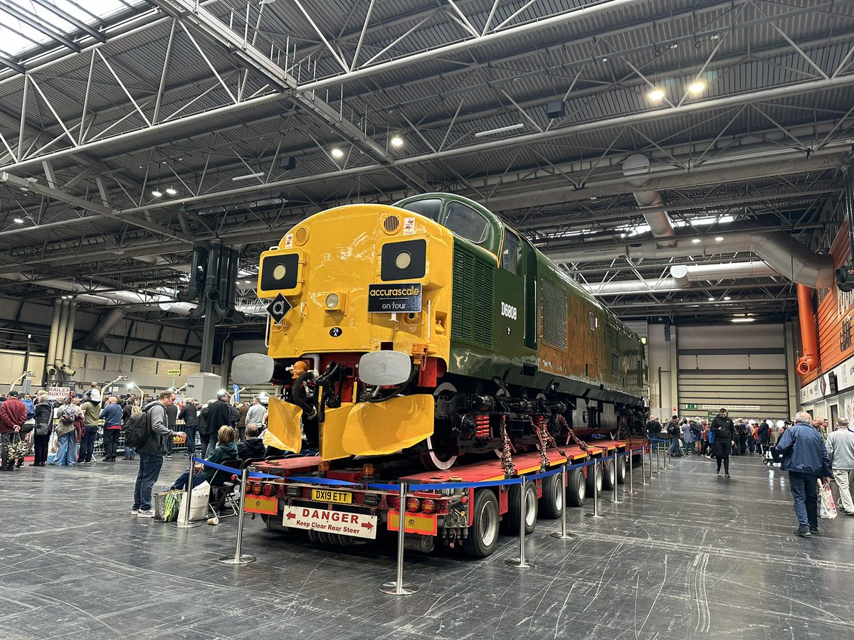 37108/D6808 looking great inside the NEC at Birmingham for @Hornbymag @accurascale Model World Live!