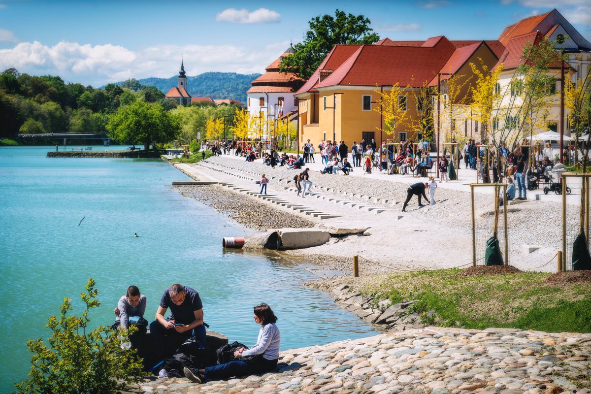 Sunny day on new Lent #maribor #igmaribor #visitmaribor #city #streets #architecture #lent #drava #bytheriver #sunnyday #people #crowd #slovenia #igslovenia #ifeelslovenia #sonyalpha