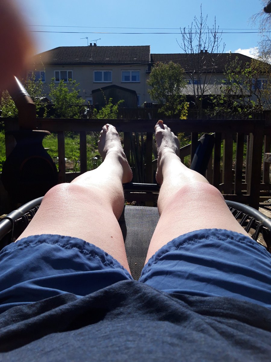 WARNING. 
WARNING. 
WARNING. 

I've found shorts that fit.
The glow above Ballingry is the sun reflecting off of my pale white legs !
😱😱😱😱😱😱

PICTURE WARNING !