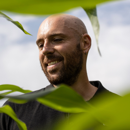 🌱 Felix Noblia, un pionnier de l’ #AgriTech, mène la révolution de l’agriculture régénératrice avec ReGeneration. Découvrez comment il réduit les émissions de gaz à effet de serre et promeut la biodiversité tout en optimisant les rendements 👇 spkl.io/601942ZeH #BigMédia