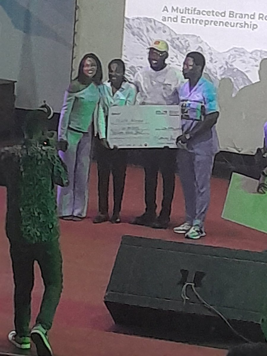 The winner (praise Adeoba) 🎊🎊. eNoch's hub entrepreneurship grant
#OFC #OsunFinanceConference