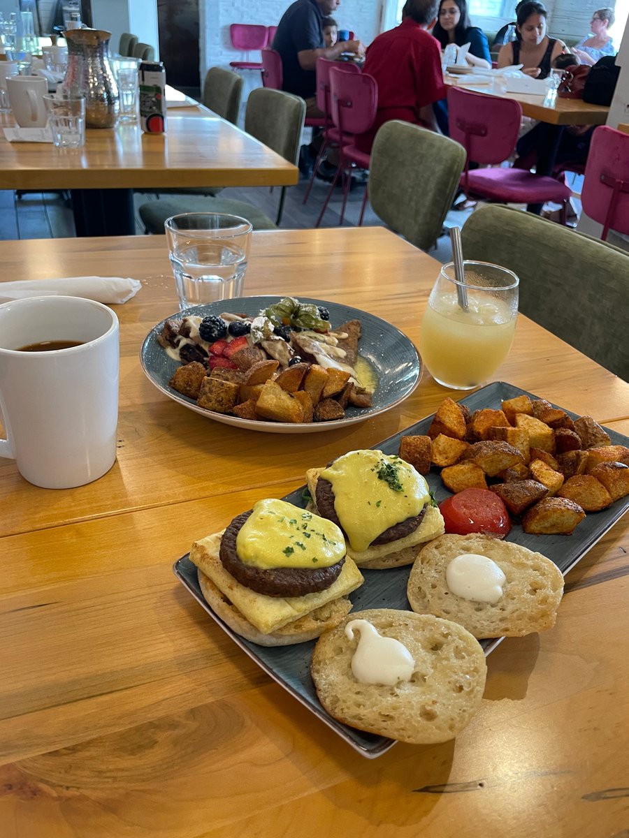 FitFoodForGood's tweet photo. The perfect brunch place @communityresto is killing it with the vegan meals 👍 

#vegan #restaurant #veganfood #fitfoods #brunch #restaurantrecommendation #mississauga #canadarestaurant https://t.co/3uzjv2SHju