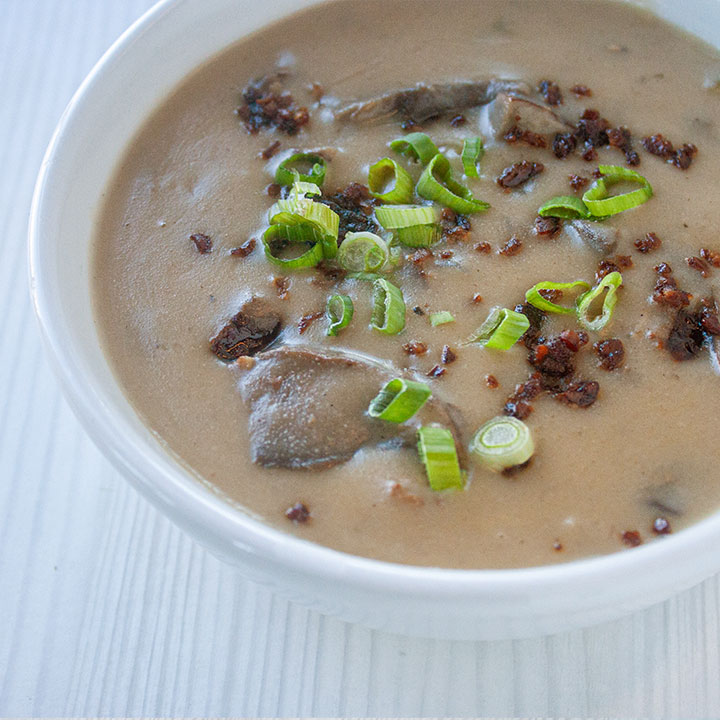 🍄🥣 Enjoy a comforting bowl of our Mushroom Soup topped with savory tempeh bacon and fresh green onions! 🍲🥓✨ Available for a limited time only, so don't miss out! 

#StrongHearts315 #WeekendSpecial 
#SyracuseVegan