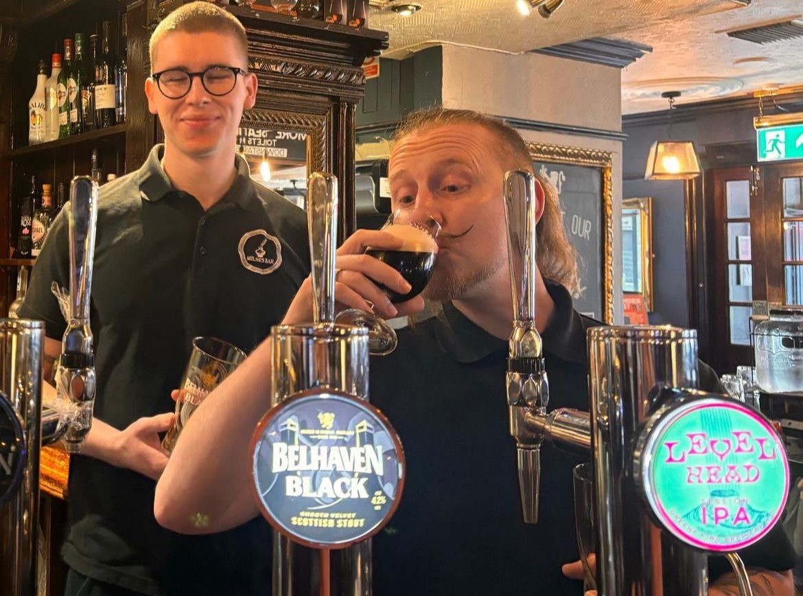 BelhavenBrews's tweet photo. The look of pure contentment from the staff at @MilnesBarRoseSt whilst sampling Scotland's No1 Stout. Keep tagging us in your #BelhavenBeer pics as we love seeing these.
#BelhavenBlack #Stout #Edinburghpub #visitedinburgh #ScottishBrewery https://t.co/ENvvqzIu4s