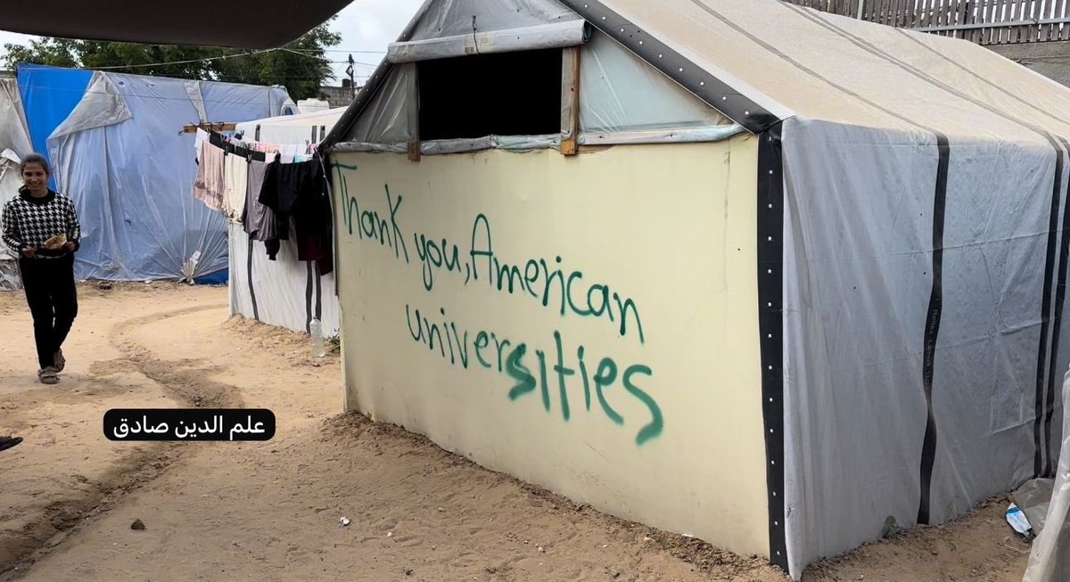 النازحين يخطون رسائل شكر للطلبة في الجامعات الأمريكية، أوصلوها للجامعات العربية لو سمحتم