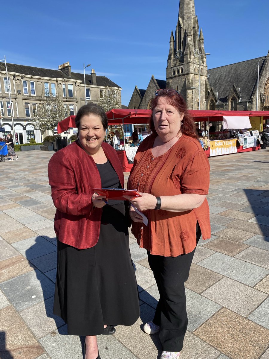 Up bright and early this morning to join Cllr Fiona Howard in Colquhoun Square, Helensburgh to sign the petition against the Royal Bank of Scotland branch closure. Keep banks local!