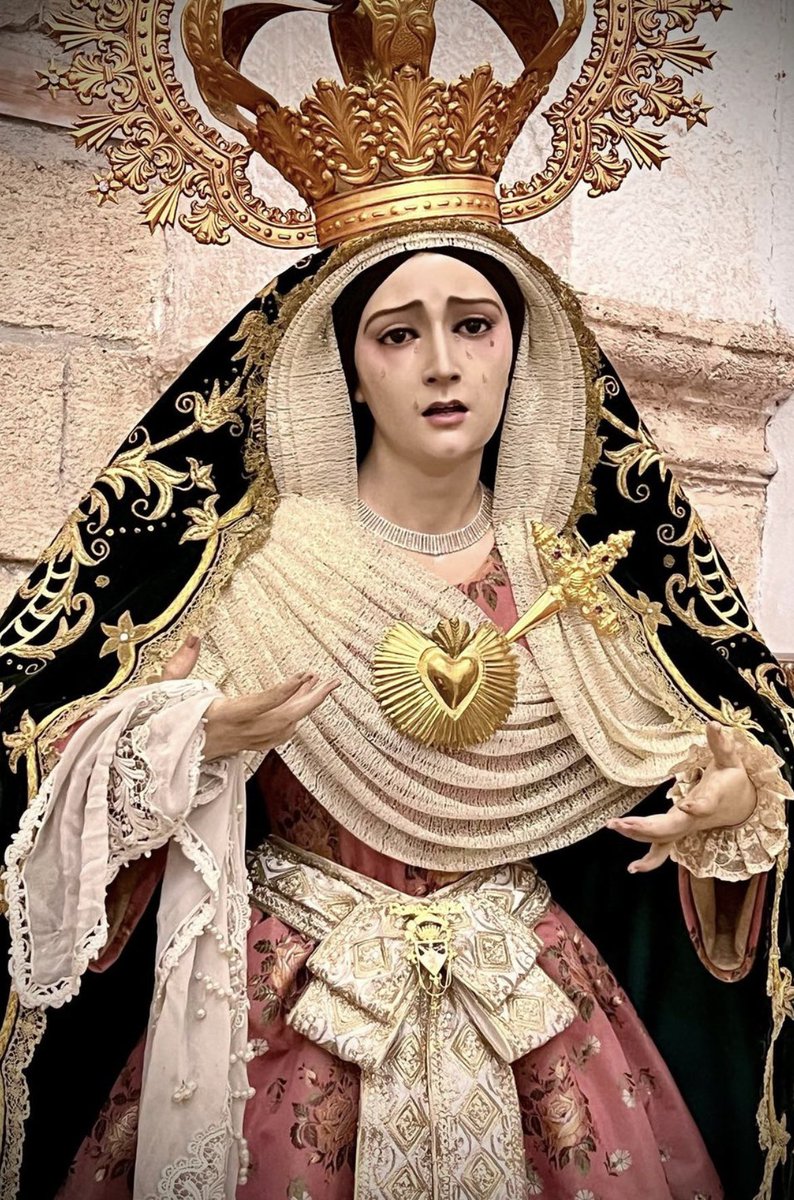 rosarioypenas's tweet photo. #VESTIMENTA María Santísima del Rosario del Mar se encuentra ataviada por su vestidor Álvaro Abril Vela para el tiempo de Pascua.

#RosarioDelMar https://t.co/4D5WV3jG2b