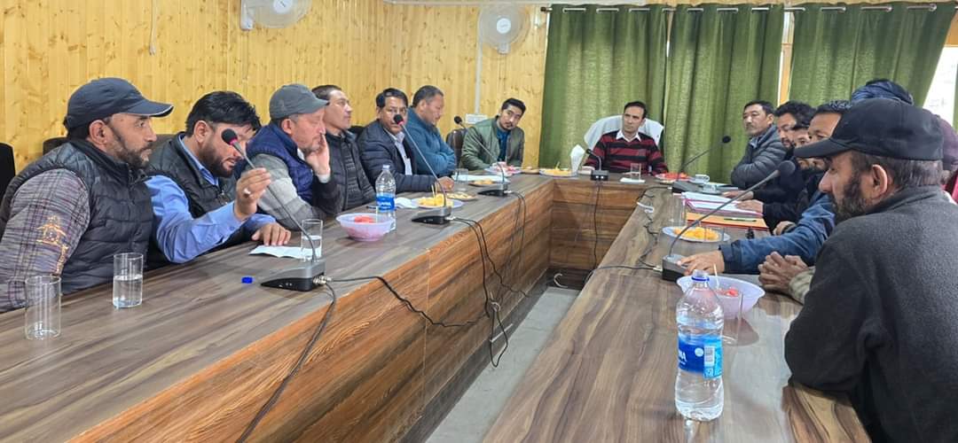 Director RD&PRD Ladakh reviews physical/financial progress of various sectors of CAD of Kargil district Instructed for effective implementation of various projects being executed by the CAD to maximize the utility of each project @airnewsalerts @prasarbharti @ddnewsladakh