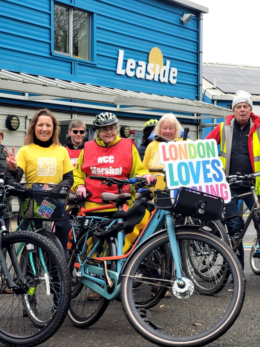 We have more great photos of the Hackney ride to show #LondonLovesCycling! Thanks to everyone who came with us, to ride lead @liamness & marshals, and special thanks to @TheLeasideTrust for welcoming us with hot drinks, cake and biscuits at the finish. ☕🍥🍪🫖