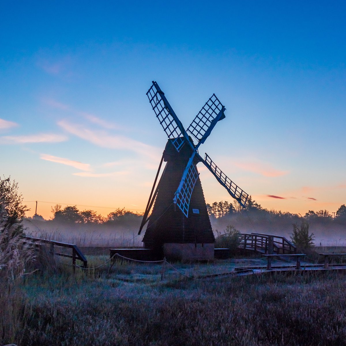 Very proud to get this image in todays @Telegraph 😀 @ElyPhotographic @StormHour @ThePhotoHour @Picfair @SpottedInEly @FascinatingFens @Fen_SCENE @AP_Magazine #landscapephotography @BabylonArtsEly #sunrise #dawn #windpump #misty #frosty