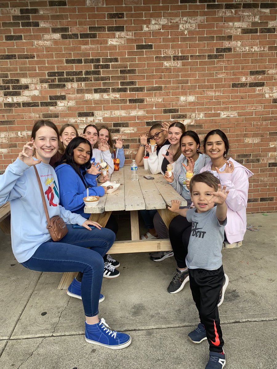 Spanish Club celebrating the end of the year with dinner at Los Guachos and some sweets at Dulce Vida. #Clawsup!