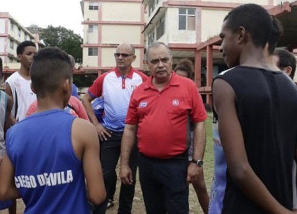 Felicidades en su cumpleaños al presidente de #InderCuba, Osvaldo Vento Montiller. Seguimos juntos, trabajando duro por el #DeporteCubano, que #FidelPorSiempre convirtió en derecho del pueblo.