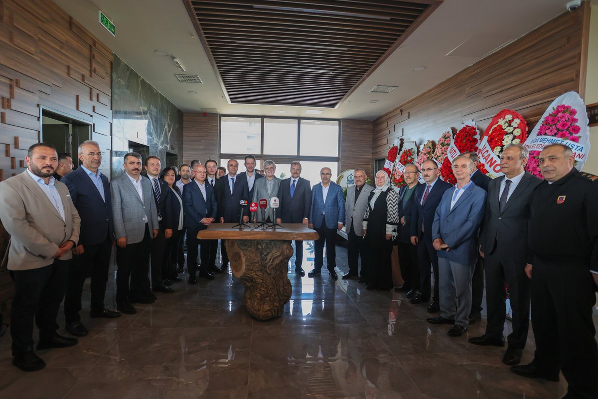 📍Osmangazi Eski Başbakan Yardımcısı Avukat Hakan Çavuşoğlu ve Avukat Nurullah Murat'ın hukuk bürosu açılış törenine katıldık. Hukukun üstünlüğüne ve adaletin tecellisine katkıda bulunacak bu yeni büronun Bursa’mıza hayırlı olmasını temenni ediyor, çalışmalarında başarılar…