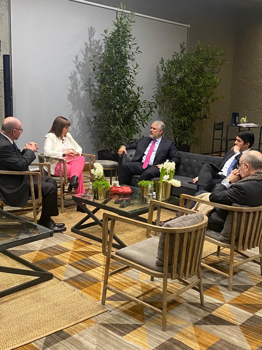 Estuvimos reunidos en Chile junto <a href="/PatoBullrich/">Patricia Bullrich</a> con el ex presidente de Colombia Ivan Duque. Discutimos los desafíos que la criminalidad organizada presenta para nuestra región y los mecanismos concretos para actuar contra ella.
