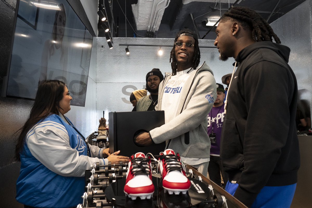 Hellooo Detroit 🏈 Doors to the StockX Experience are officially open Pop in for a final chance to score major heat from our Grail Vault 1528 Woodward Ave 10-5pm ET