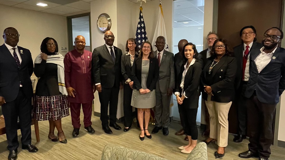 This week, #PEPFAR’s Dr. Bunnell hosted the Sierra Leone delegation, led by Minister of Health Austin Demby & accompanied by Ambassador Sidique Wai @AbouWai, to discuss our longstanding partnership 🇸🇱 & coordination with the newly launched National Public Health Agency.