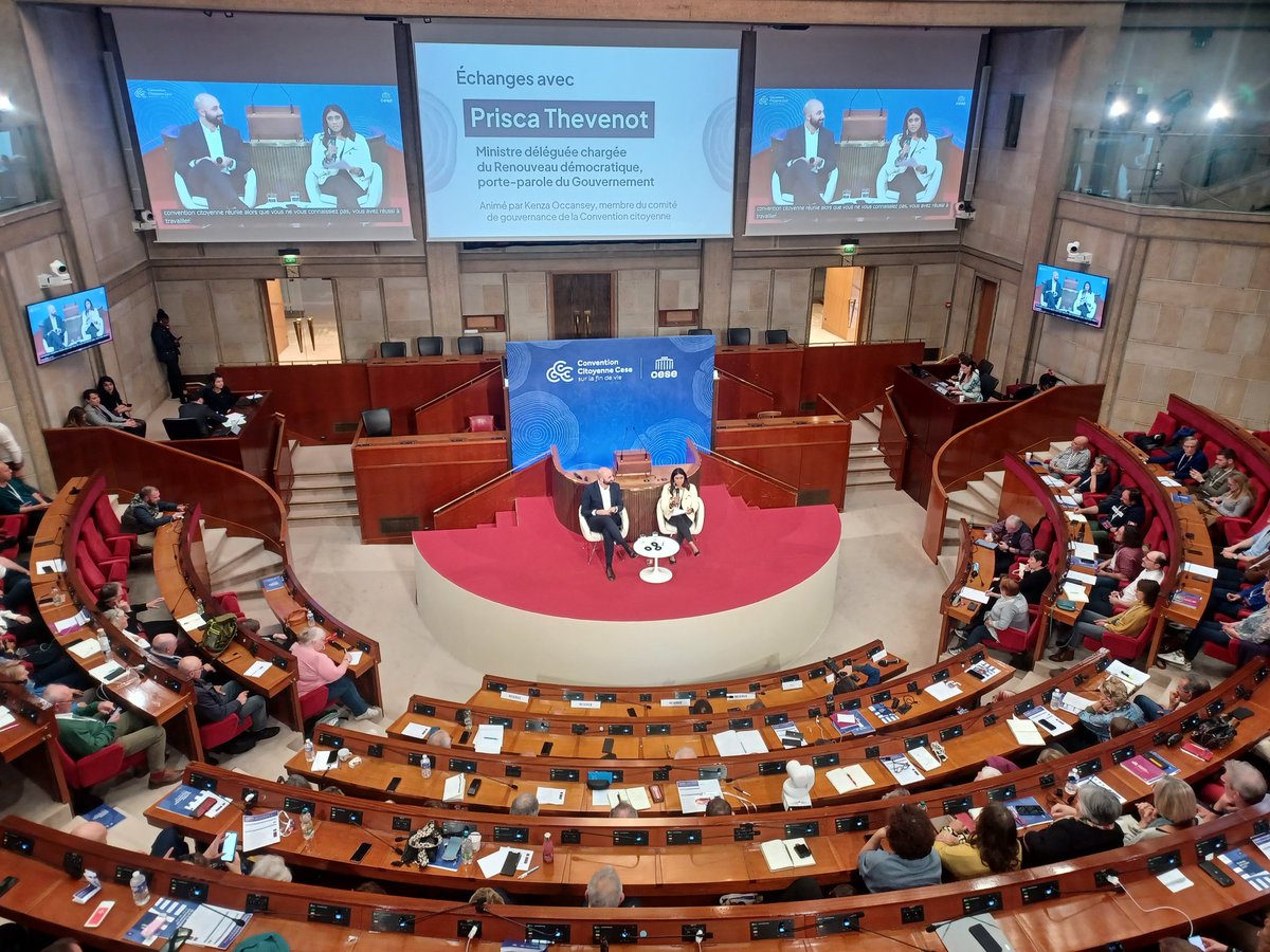 jonmoskovic's tweet photo. Question d'une participante à la #CFdv @lecese à la ministre 🇫🇷 @priscathevenot sur la potentielle création d'un #congé de citoyenneté et la reconnaissance des compétences acquises. https://t.co/eKPYu8nG0E