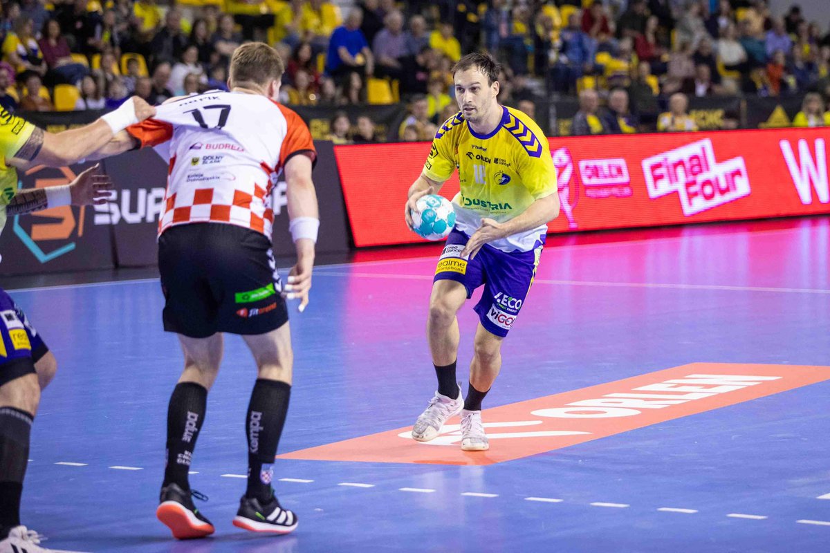 #orlensuperliga ⏱️I 40' 23:14 @kielcehandball 🆚 @ChrobryH82567