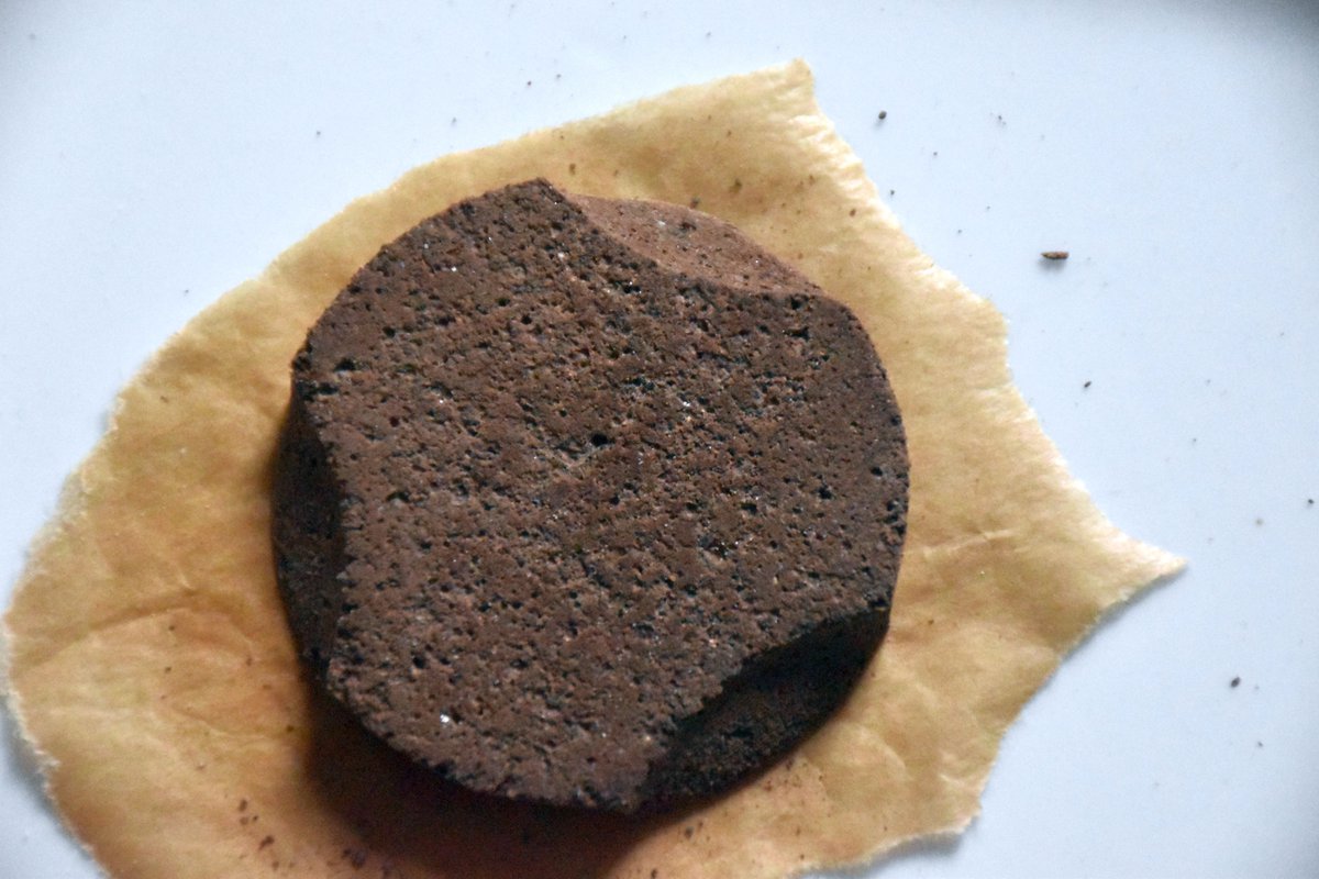 LucasSa54749430's tweet photo. Aftrer 3h/150°C
#Geoplymer #concrete slab composed: Precursor 5g MGS-1 from @SpaceResTech melted with 1g NaOH, crushed & mixed with 23g raw MGS-1 & 6g water
By @AlaskaLawlor & me
@The_JoeBob @rjward1775 @nart_rio @benmagelsen @JaraySzabolcs @NASA_Technology @ESA_Tech @NASAglenn https://t.co/z9UapSbtlf