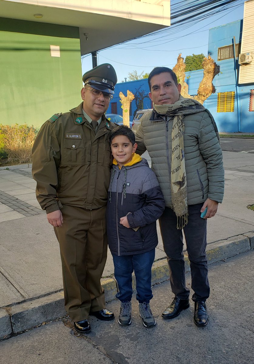 ser_camp's tweet photo. Acompañando a nuestros #Carabineros en #Molina en un triste aniversario número 97, enlutado por la cruel muerte de los 3 carabineros al sur de Cañete.
   Hoy las banderas solo hasta media asta. https://t.co/5Y8YeRzeu9