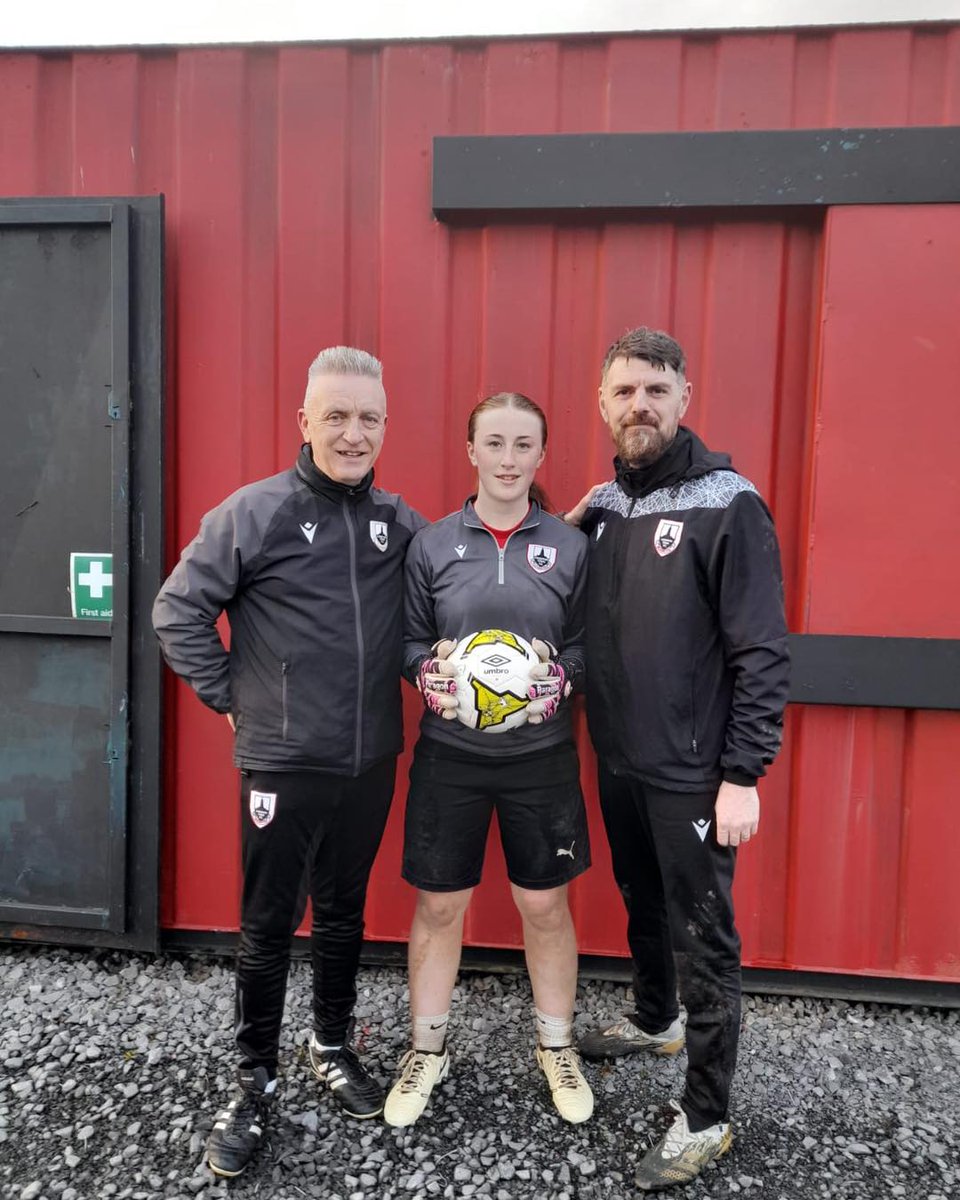 A historic moment yesterday as Ella Naughton, U17 Goalkeeper, becomes the first ever national league club player for De Town to play for an Ireland women’s team. 🙌🏻 A huge congratulations to Ella, her coaches, family and friends on this great occasion. 🔴⚫️