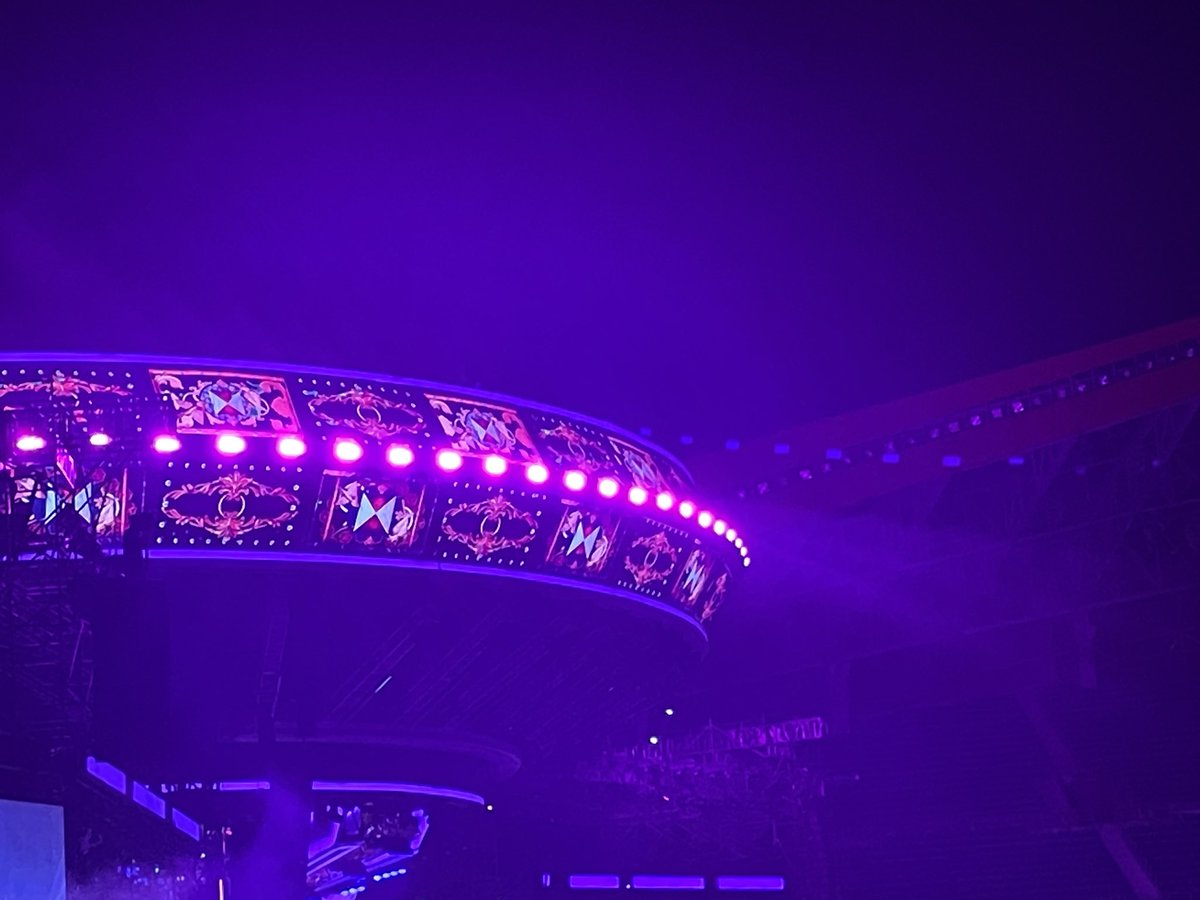 panlyuzhi's tweet photo. 怎么看个演唱会也能要素察觉的|><| https://t.co/42FAmXaTHh