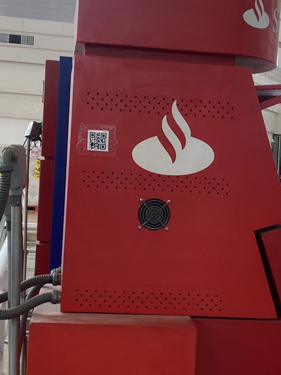 manolomat's tweet photo. @SantanderMx @TelevisaPuebla @carlosmartinh la prepotencia de los trabajadores de lock para llenar un cajero en Soriana serdan, quitan a todos los que llegaron antes amenazando a punta de arma de fuego https://t.co/SHmW8UzYbU