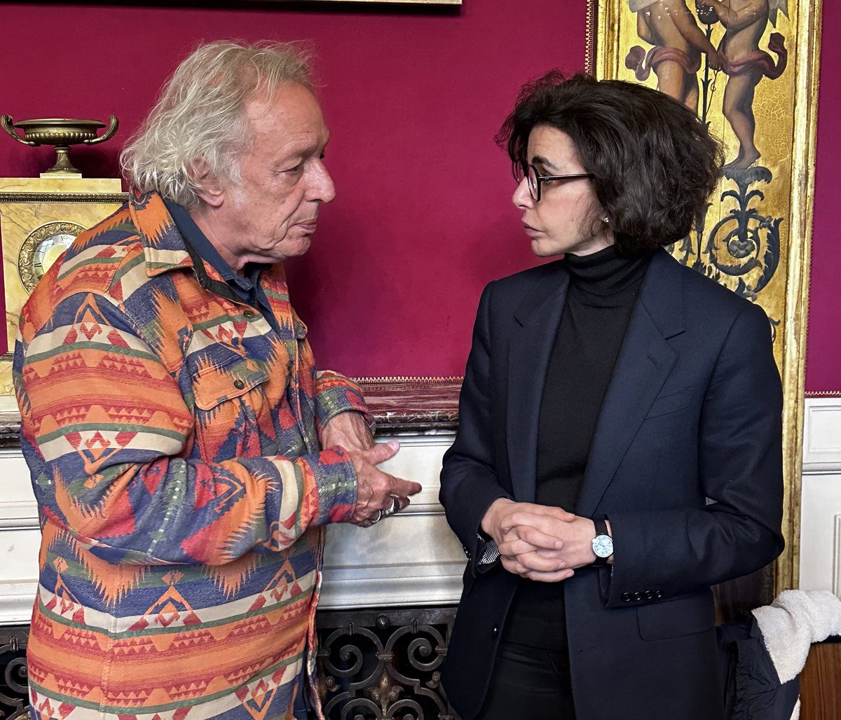 Didier Barbelivien, auteur de “La seule façon d’aimer” @EditionsFayard, en pleine discussion avec @datirachida, ministre de la Culture et maire du 7e.