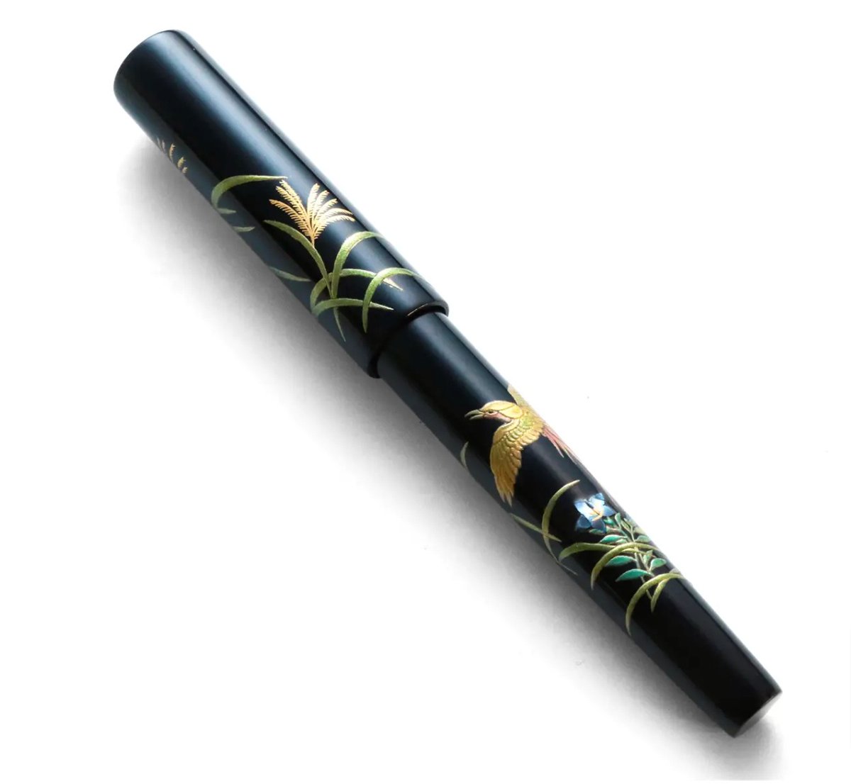 This is also a reproduction of a 1930s fountain pen. The motif is the 'kinkei'. #fountainpen