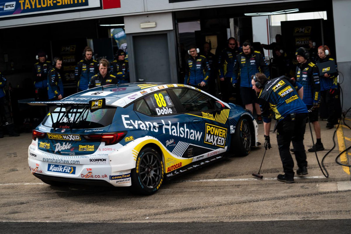 Countdown to the first @BTCC qualifying session of the season…. Both Mikey and Árón will feature in the first Q1 group! Watch LIVE from 15:15 ▶️ youtube.com/live/h12VWlSU-… #BTCC // #PowerMaxedRacing