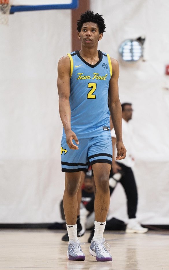 .@JerryEast8 kicked off the @NikeEYB in efficiently dominant fashion on Friday night, posting 25 points, 8 assists and 5 rebounds for @TeamFinalEYBL. Easter went 9-13 from the field, 7-8 from the free-throw line and checks in at No. 20 overall in the ESPN 100.