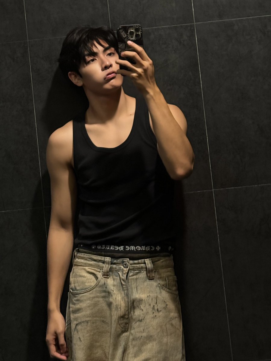 ChenRcj's tweet photo. 🖤 https://t.co/7JJBfPKsVK