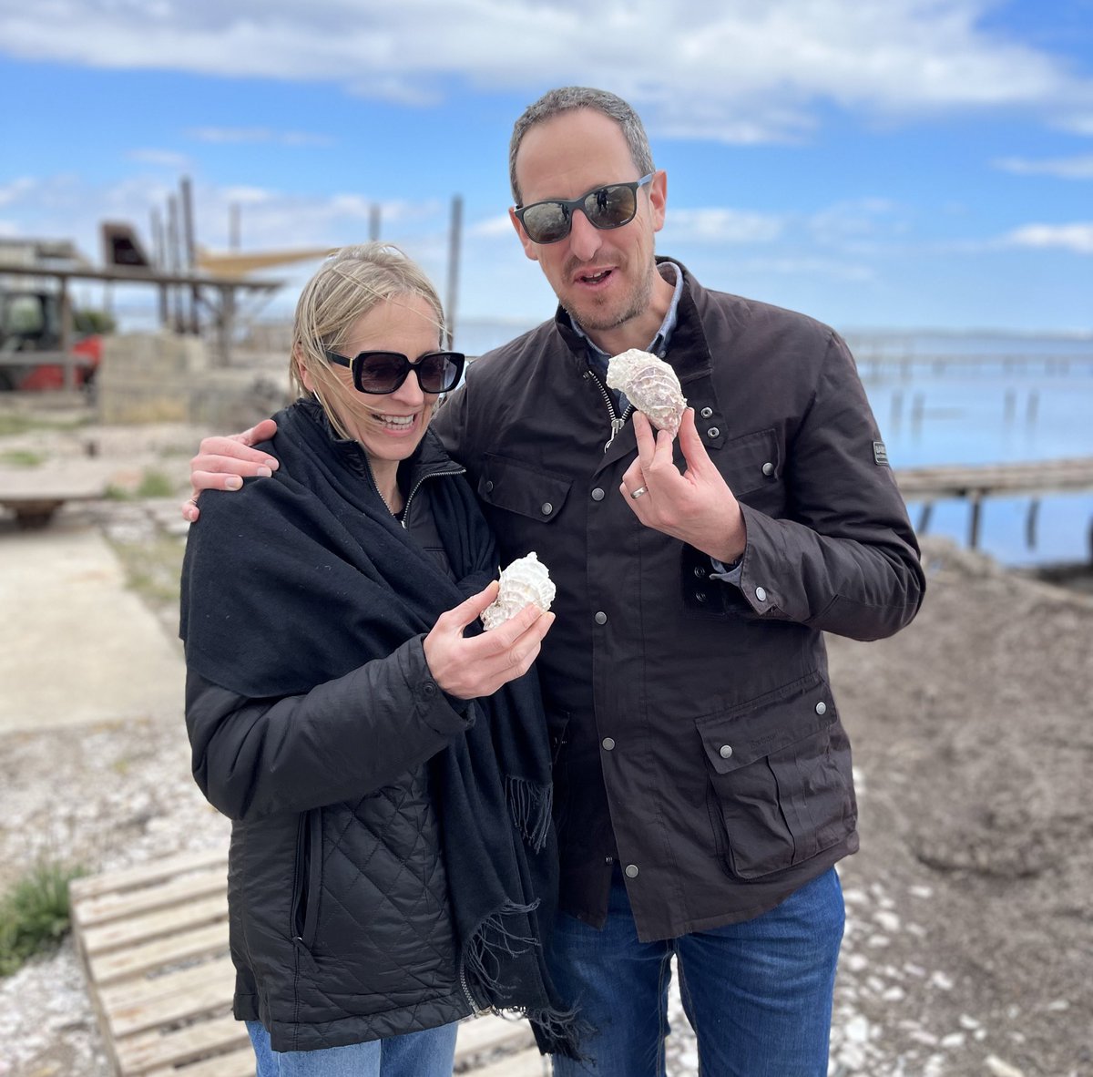 Busy communing with nature 🍃🌞 & people 😎 & some impressive wines in Picpoul de Pinet 🙏🥂 This is a Languedoc appellation with a bright future, making both good value, food-friendly whites - but also more complex, age worthy bottlings in the newly created Patience category 😋