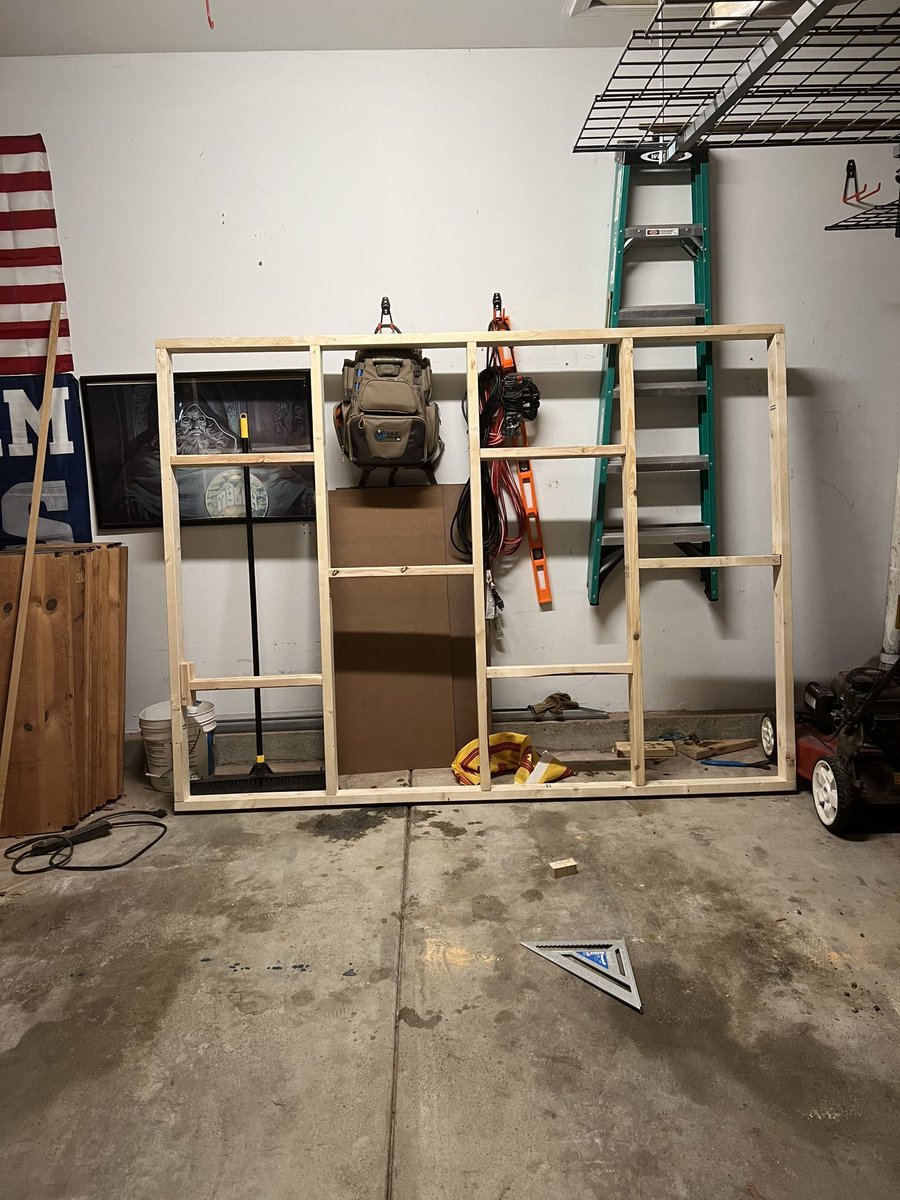 Sledge_hooligan's tweet photo. We’re building a mini ramp I. My backyard today! https://t.co/OhGhLWQbyj