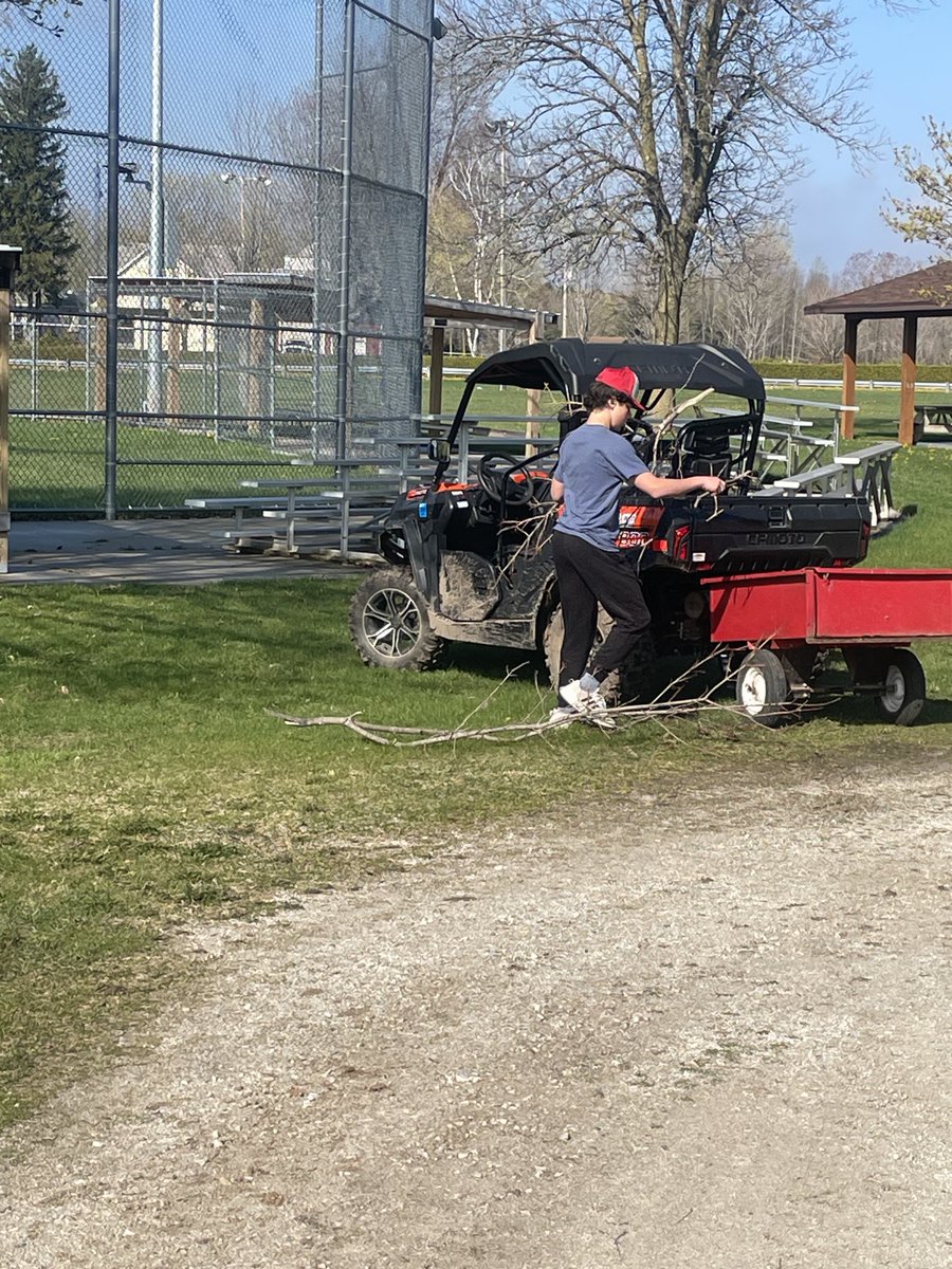 RHulse11's tweet image. First captains project for the 2024 Lancer football captains is underway! Lead by example and by service! #LancerFAMILY #1stLord#2ndTeam